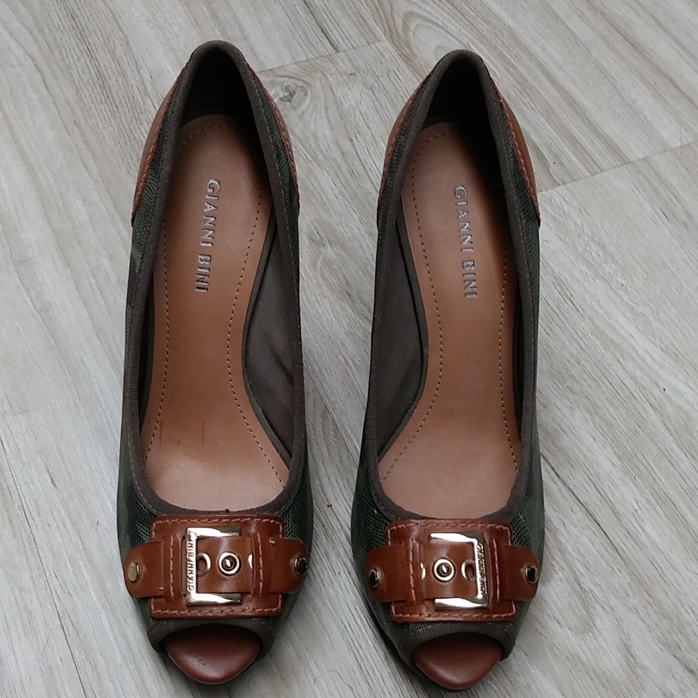 NWOT Gianni Bini. Heels